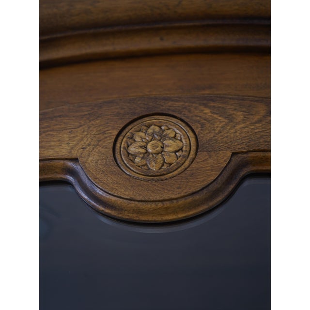 1990s Ethan Allen Country French Curio Cabinet For Sale - Image 12 of 17