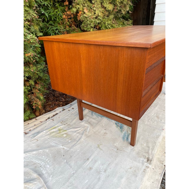 Mid 20th Century Danish Mid Century Modern Teak Executive Desk With Rear Bookcase For Sale - Image 4 of 10