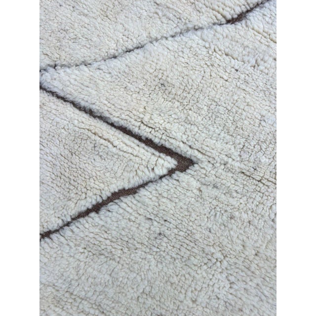 Textile Modern Artistic Classic White Hand-Knotted Wool Rug For Sale - Image 7 of 9