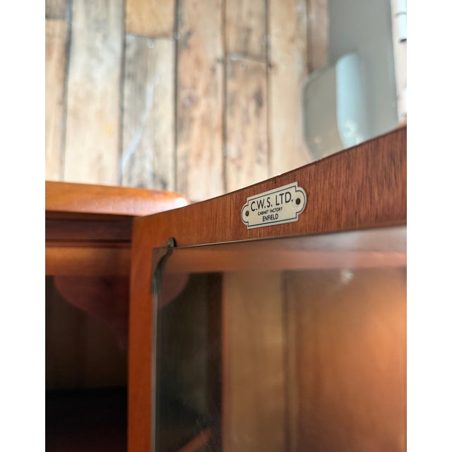 This art deco cws ltd wardrobe is a rare and elegant piece, typical of english craftsmanship from the 1930s. With its...