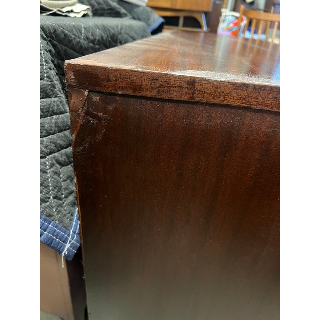 1940s Art Deco Mahogany and Brass 8 Drawer Dresser on Canted Legs For Sale - Image 4 of 12