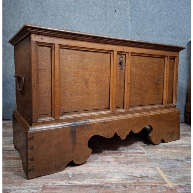 Oak chest with molded panels – rustic craftsmanship – 18th century an authentic solid oak chest dating from the 18th...