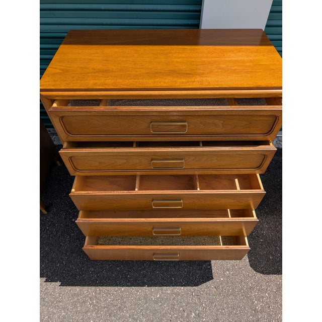 Mid-Century Modern Drexel Cascade Vintage Mid Century Modern Walnut Finish 5 Drawer Chest Dresser For Sale - Image 3 of 13