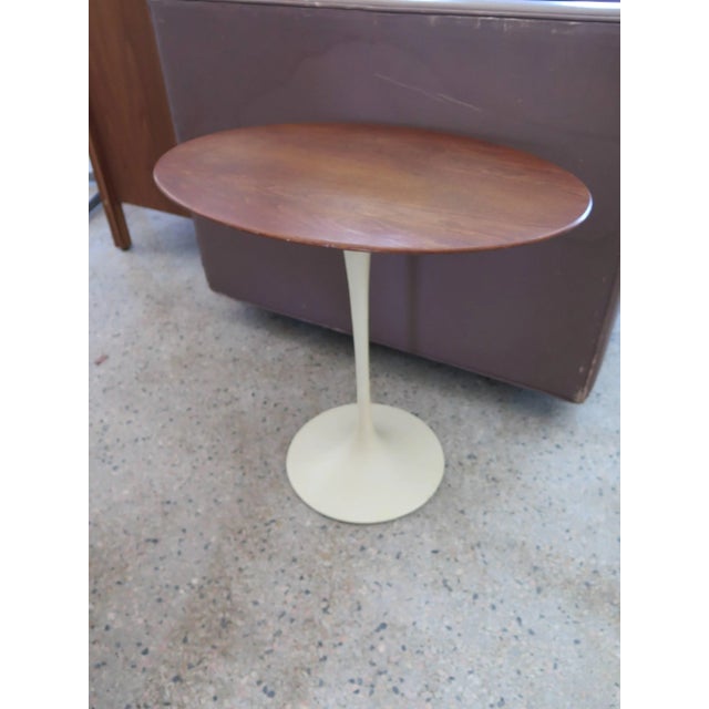 Knoll 1960s Mid-Century Modern Eero Saarinen for Knoll Walnut Elliptical Table For Sale - Image 4 of 9