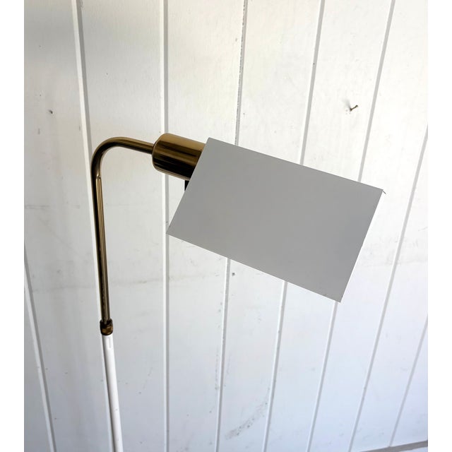 Postmodern 1970s Postmodern White Metal/Brass Library-Style Floor Lamp For Sale - Image 3 of 5