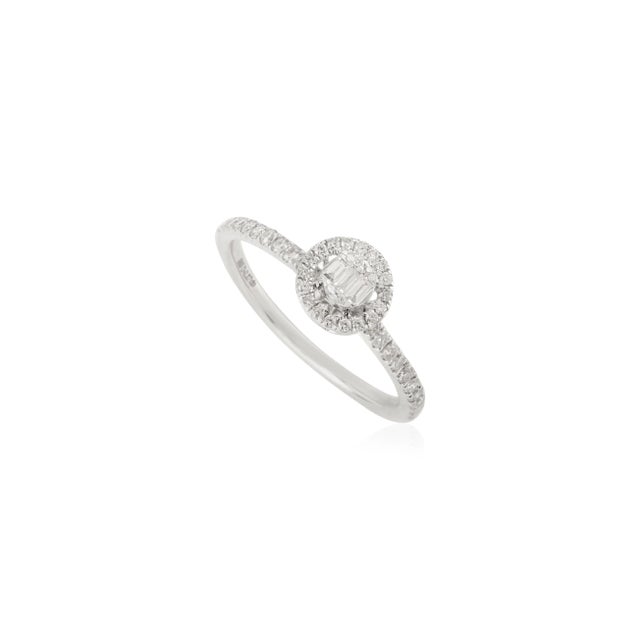 Vintage Cluster Baguette & Round Diamond Ring Made in 14k Gold Size 5.5 For Sale - Image 4 of 12