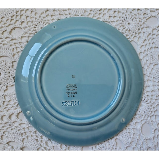 Hollywood Regency 1910-1920s German Majolica Birds Plate in Tiffany Blue For Sale - Image 3 of 5