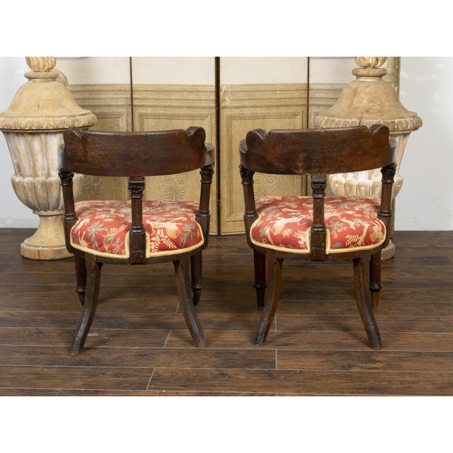 Brown Pair of 19th Century English Regency Style Carved Oak Klismos Chairs with Horseshoe Backs For Sale - Image 8 of 12