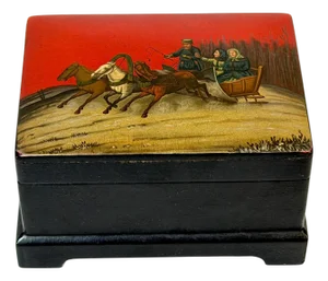 Imperial Russian Lacquered Papier-Mâché Troika Box, Lukutin Factory, 1880-1910