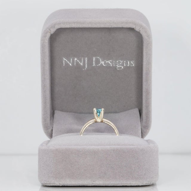 1.07ct Blue Zircon Estate Ring in Solid 10k Gold, Round Cut 5mm - Solitaire Ring, Size 4.25 For Sale - Image 4 of 9