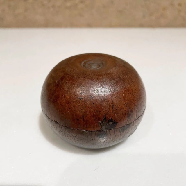 For your consideration, a round wood container vessel with Lid. Unmarked. Small mid-century keepsake trinket holder....