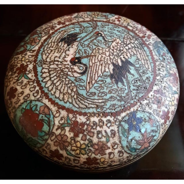 1900 - 1909 Early 20th Century Meiji/Taisho Period Japanese Cloisonné Lidded Box or Jar With Crane Motif For Sale - Image 5 of 8