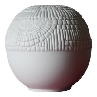 Vintage German Vase in Biscuit Porcelain from AK Kaiser, 1960s. For Sale