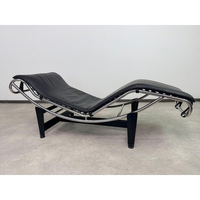 Vintage LC4 Chaise Lounge in Black Leather by Le Corbusier, 1970s For Sale - Image 6 of 13