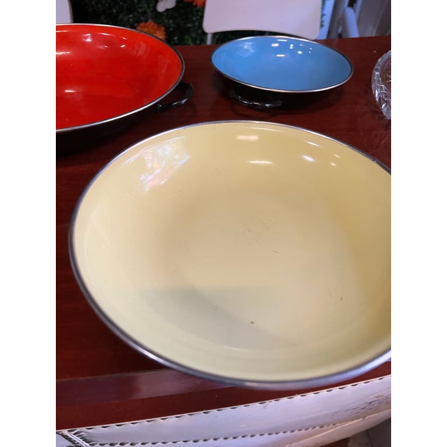 1970s 1970s Yugoslavia Collection of Enamel Bowls, Red, Yellow, Blue For Sale - Image 5 of 11