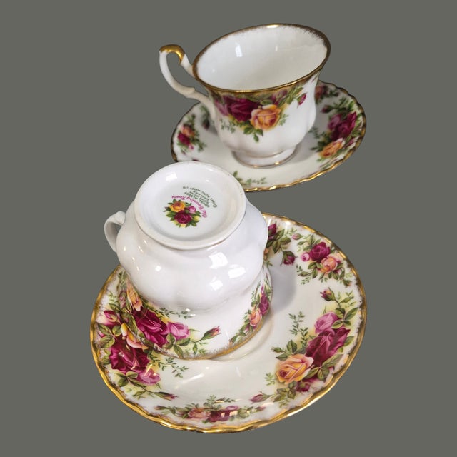 Royal Albert Vintage Royal Albert England Set of Four Old Country Rose Cups & Saucers - Set of 8 For Sale - Image 4 of 7