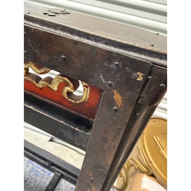 Early 19th Century Large Chinese Lacquer Wedding or Travel Box For Sale - Image 9 of 11