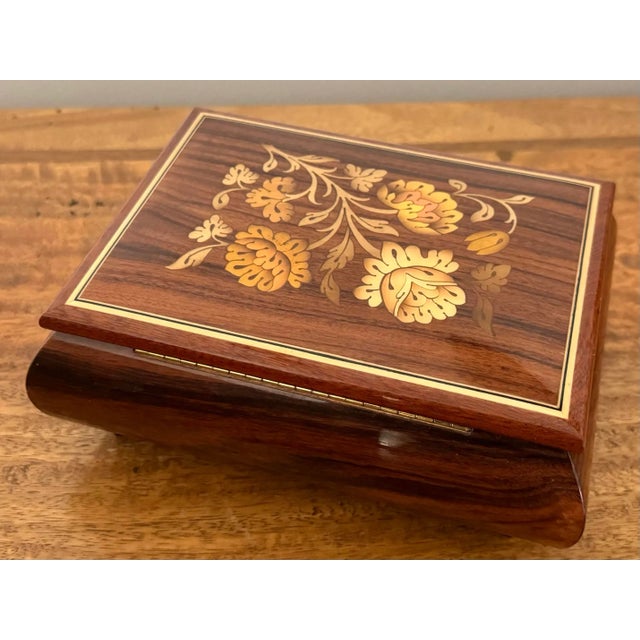 1970s 1980s Vintage Italian Marquetry Rose-Hued Jewelry Music Box With Key For Sale - Image 5 of 9
