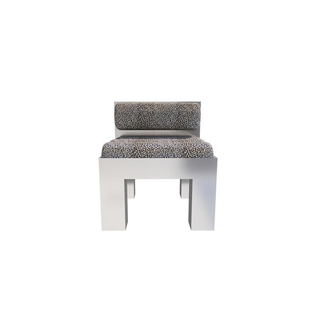 Velvet Jam Lounge Chair by Melis Tatlicibasi Dimensions: W 60 x D 60 x H 85 cm Materials: Velvet. Base painted brass,...