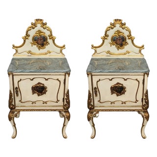 Late 19th Century Pair of White Venetian Nightstands with Marble Top and Crest Handpainted Motifs For Sale
