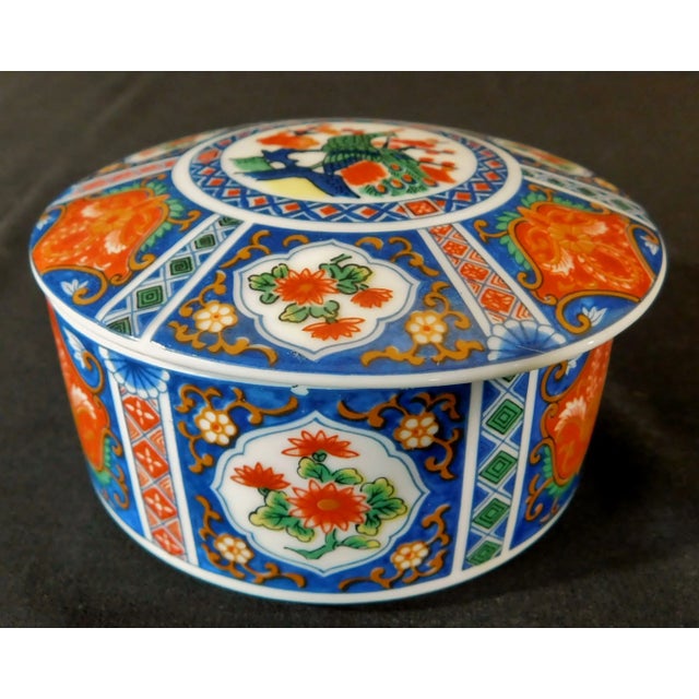 1980s Vintage Chinese Hand Painted Red & Blue Peacock Floral Round Porcelain Trinket Dresser Box For Sale - Image 5 of 9