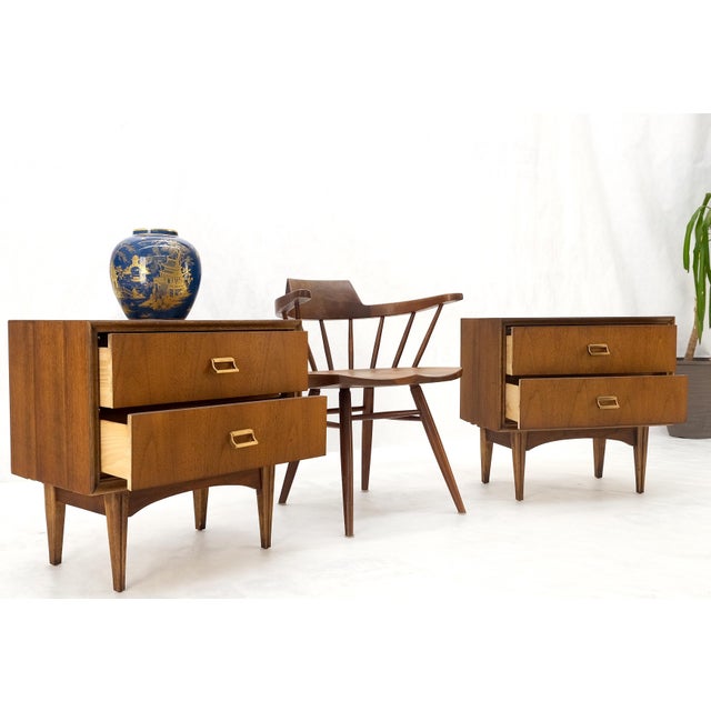 Pair mid century American modern oiled walnut two drawers end tabled nightstands mint!