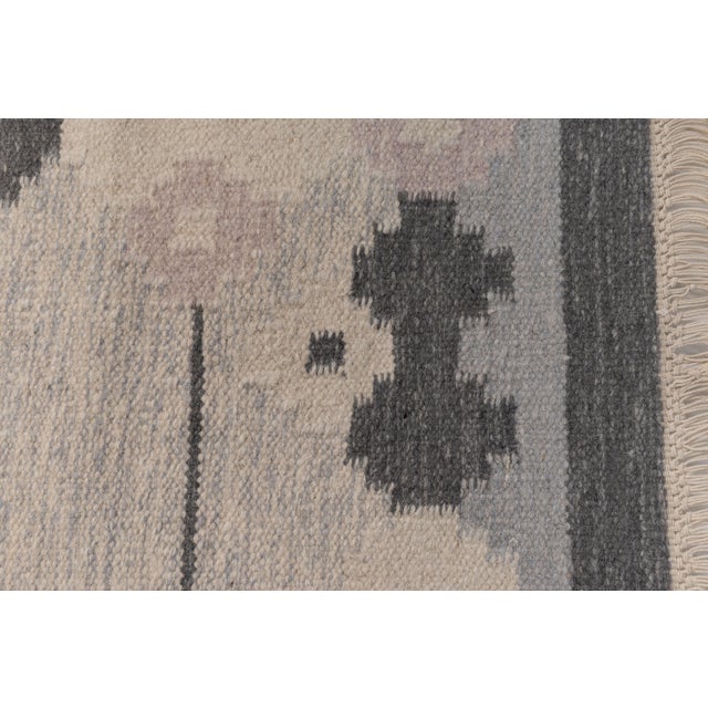 Beige Mid-Century Modern Swedish Kilim Rug in Grey Tones, 1960 For Sale - Image 8 of 9