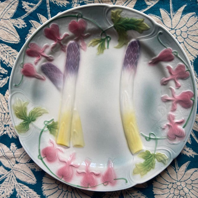 French Art Nouveau Majolica Asparagus Plates from Saint Clément, 1920s, Set of 3 For Sale - Image 3 of 9