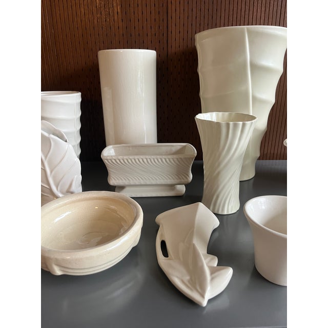 Ceramic Vintage Cream/White Pottery Ceramics 40s McCoy/Bauer/Usa/Catalina Lot (12) For Sale - Image 7 of 16