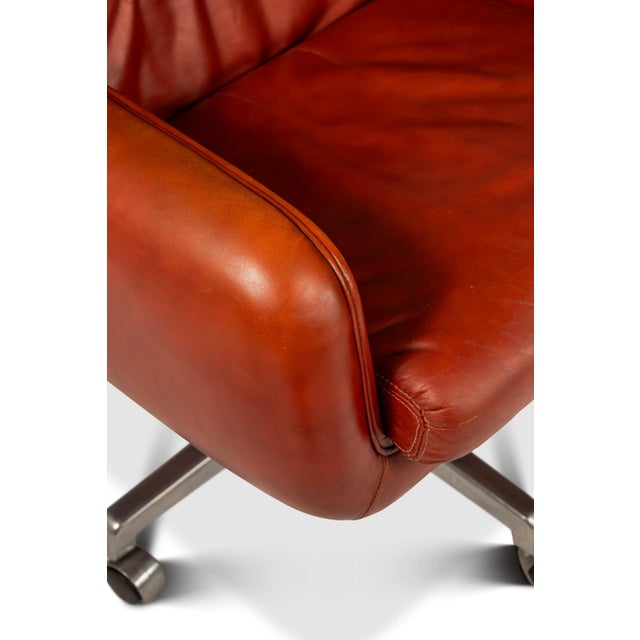 Rare Set of Two (2) Swivel Lounge Chairs in Leather by Frank Doerner for Doerner Faultless Limited Release for John Stuart, Usa, C. 1970s For Sale - Image 14 of 18