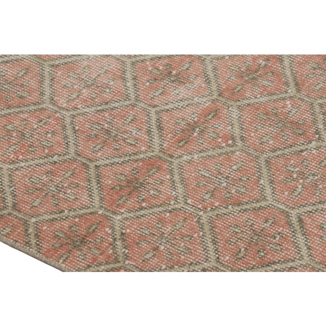Traditional Vintage Distressed Rug, Pink & Beige With Diamond Geometric Pattern – Rug & Kilim For Sale - Image 3 of 8