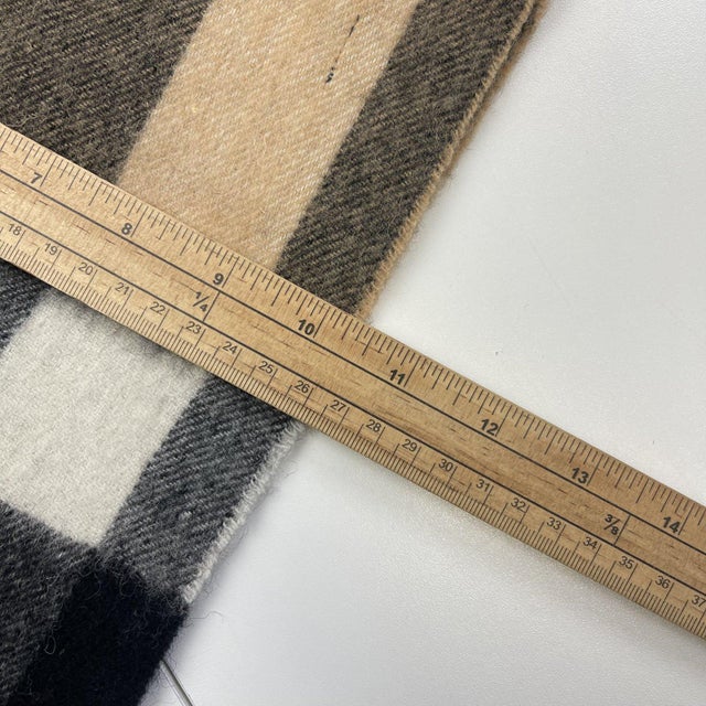 Burberry Beige Plaid 100% Wool Scarf For Sale - Image 6 of 8