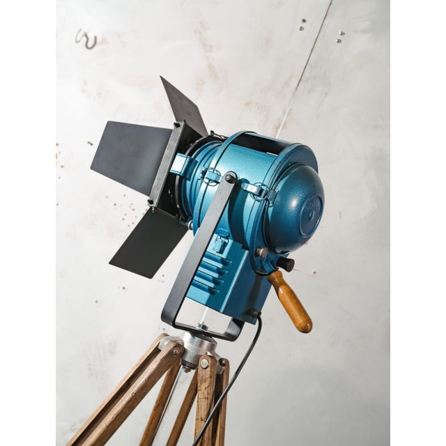 Vintage Industrial Theater Spotlight Floor Lamp from A.E. Cremer, 1950s For Sale - Image 11 of 17