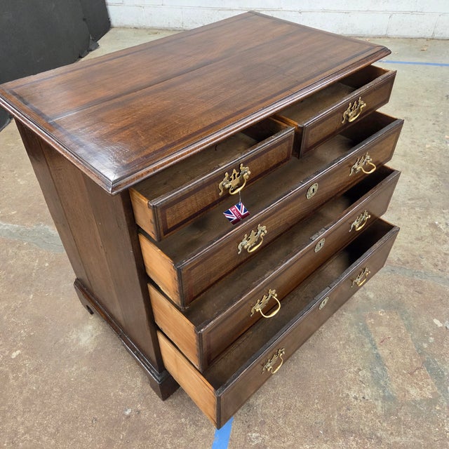 Traditional Late 19th Century Georgian Cherry & Oak Banded 5 Drawer Chest With Brass Handles & Escutheons For Sale - Image 3 of 17
