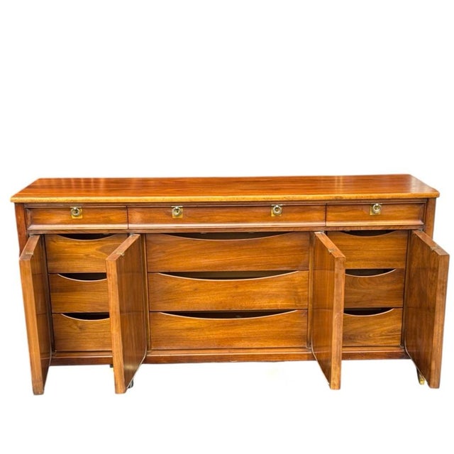 Mid-Century Modern Mid 20th Century Modern Walnut Dresser by Detroit Furniture For Sale - Image 3 of 12