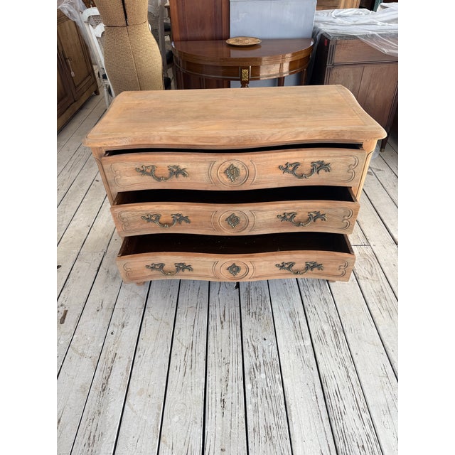 French Provincial 1910s French Louis XV Bleached Chest of Drawer / Commode For Sale - Image 3 of 12