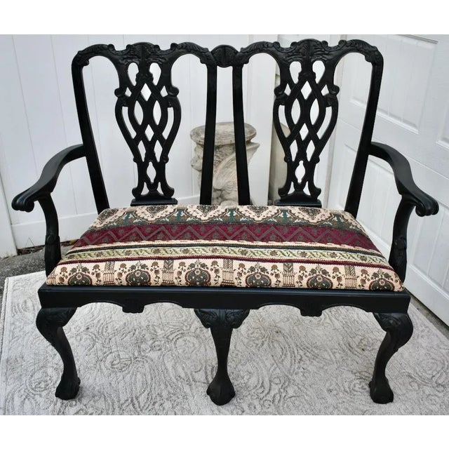 1990s Vintage Chippendale Style Bench Settee Carved Fretwork Black Two Seater Chair For Sale - Image 5 of 13