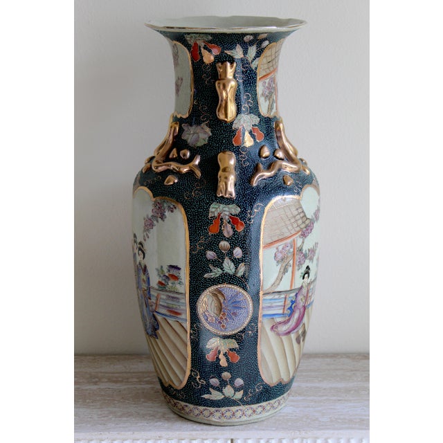 Vintage Royal Satsuma-Style Porcelain Vase – Hand-Painted Geishas & Gilded Handles For Sale In Naples, FL - Image 6 of 18
