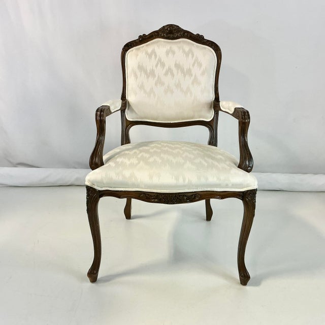 French Provincial 1980s Vintage Hollywood Regency French Provincial Open Arm Bergere Side Chair, Newly Reupholstered For Sale - Image 3 of 17