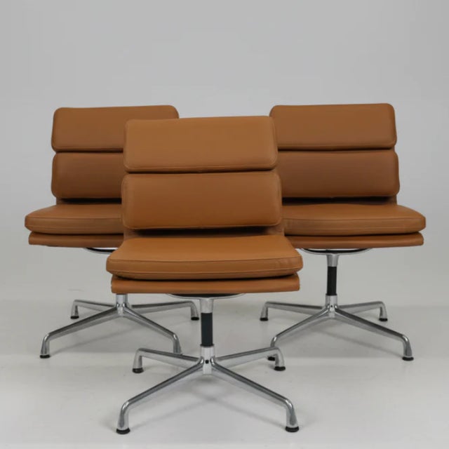 Charles & Ray Eames for Herman Miller A refined Mid-Century Modern icon, this Eames Aluminum Group Side Chair has been...