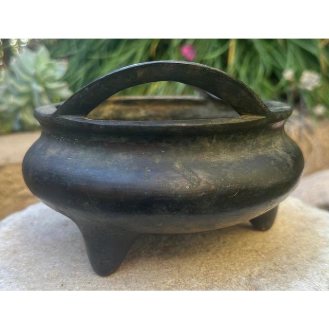 Antique Chinese Bronze Tripod Censer With Strap Handles & Xuande Mark Late Ming For Sale - Image 9 of 18