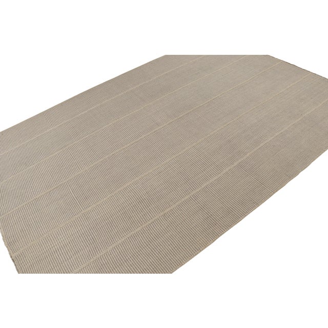 Rug & Kilim’s Contemporary Kilim in Gray & Cream For Sale In New York - Image 6 of 7