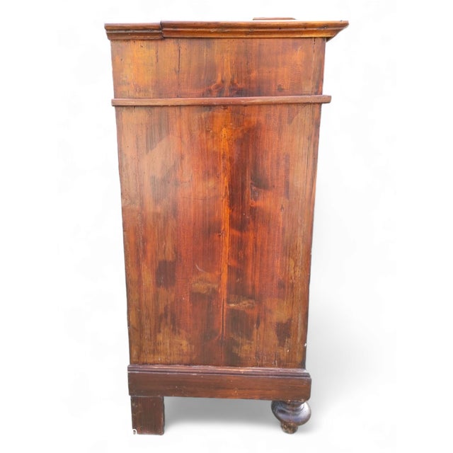 Chest of Drawers in Fir Wood, Late 19th Century, in Good conditions. Designed 1890 to 1919