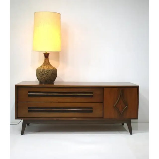 Chestnut Danish Mid-Century Teak & Cork Table Lamp Urn Shape, Attributed to Von Nessen For Sale - Image 8 of 8