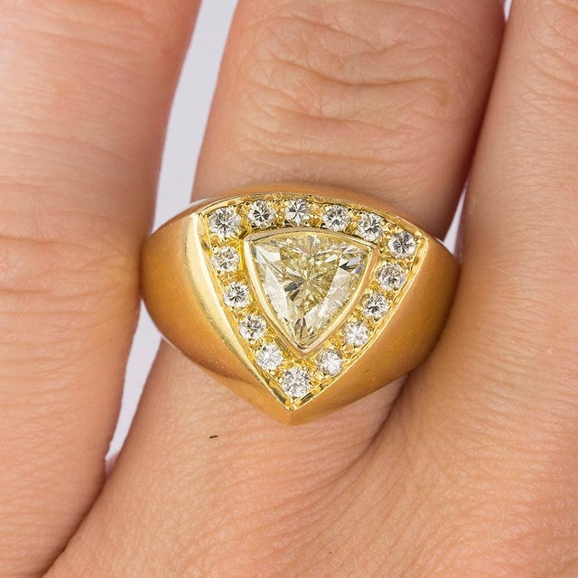 Contemporary Late 20th Century 2.00 Trillion Ring, Size 7.75 For Sale - Image 3 of 4