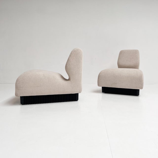 This is the iconic Modular Slipper Chair by Don Chadwick for Herman Miller. The elements can be placed separately in the...