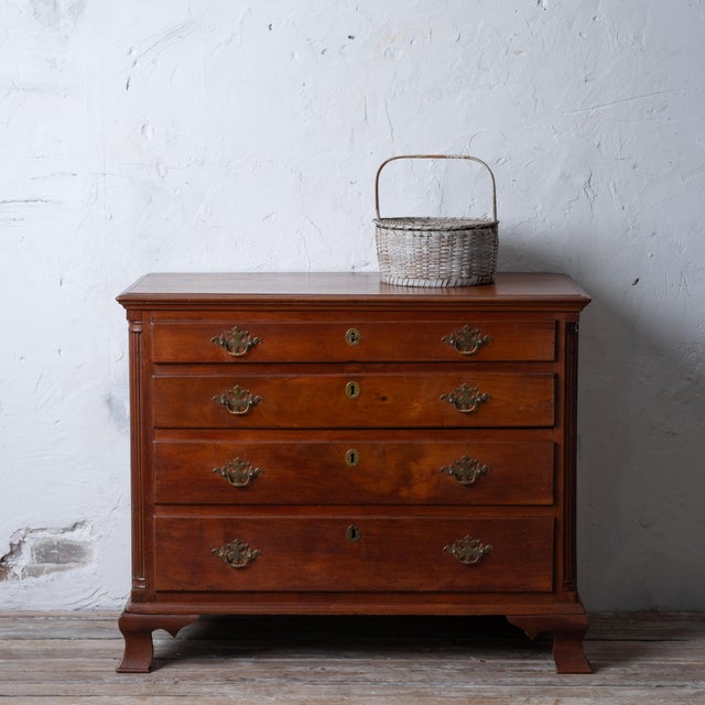 A Chippendale walnut chest of drawers, Philadelphia, 1765-1780. Rectangular top above a conforming case with four...