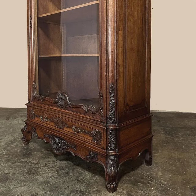 19th Century French Louis XV Walnut Display Armoire ~ Bookcase For Sale - Image 11 of 13