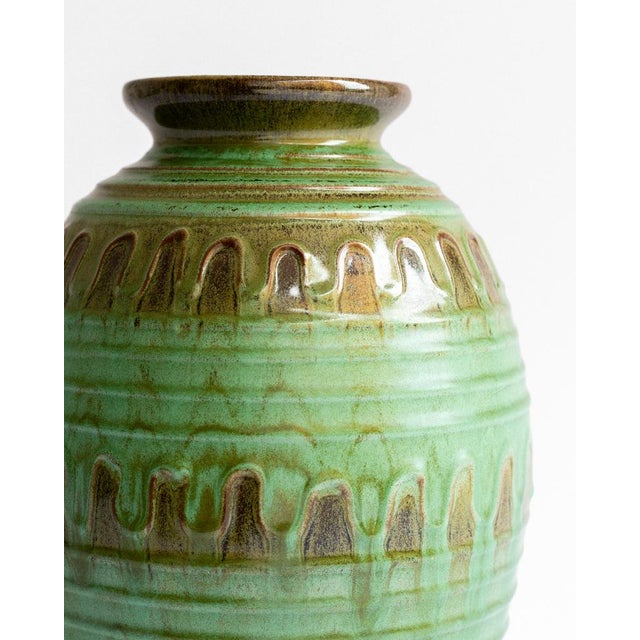 Scandinavian Green Glazed Relief Vase by Erik Mornils for Nittsjo, Sweden, 1940s For Sale - Image 4 of 7