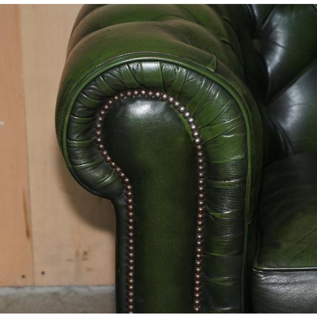 1970s Vintage Bottle Green Tufted Leather Chesterfield Sofa and Armchair, 1970s, Set of 2 For Sale - Image 5 of 18